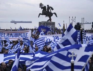 Άγριο ξύλο από έφηβους Ελληνες Μακεδόνες σε Σκοπιανούς στην Πιερία! - «Οπου δεν πίπτει λόγος πίπτει ράβδος» !